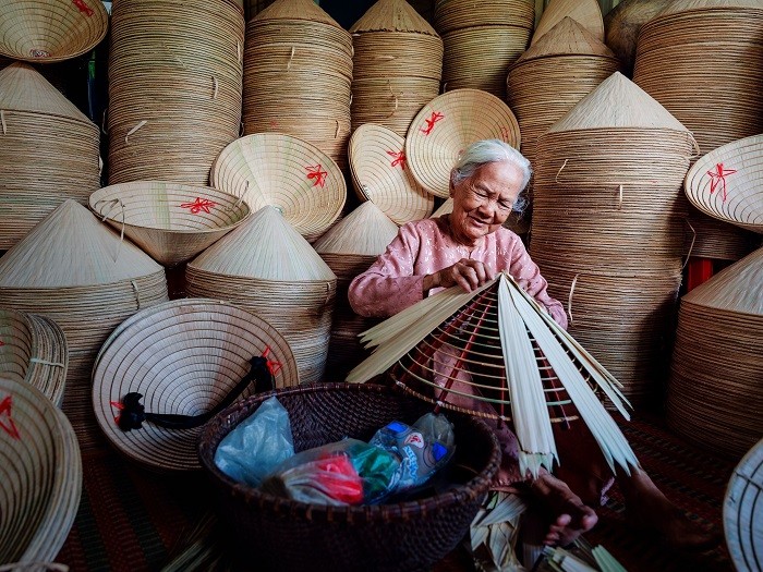 Thua Thien Hue moves to preserve the craft of conical hat making - Cổng ...